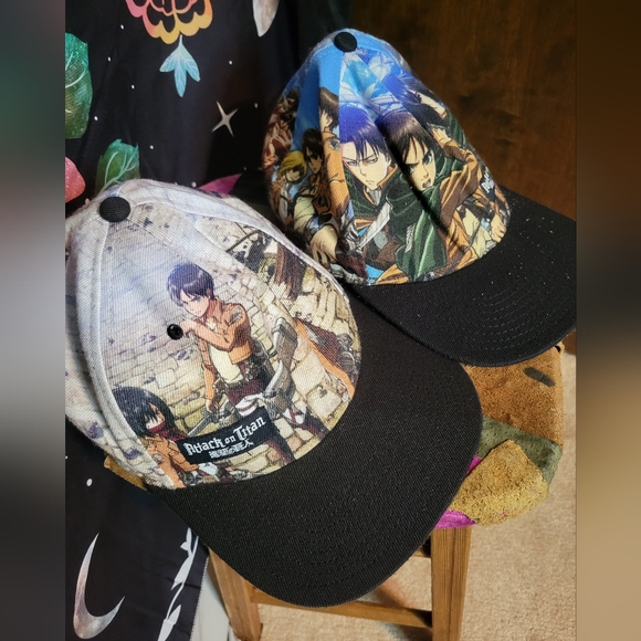Attack on Titan Caps - Pick - Good condition! - Picture 2 of 8